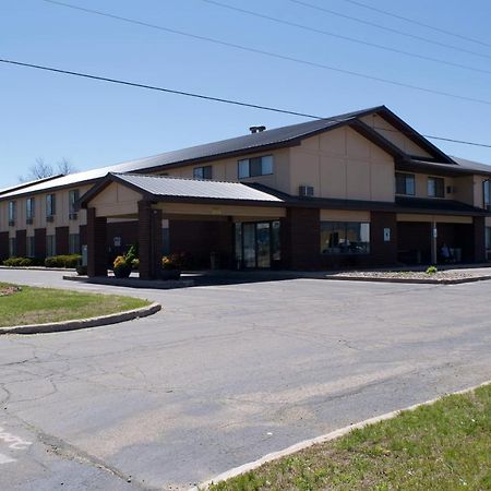 Amerivu Inn And Suites Shawano Wi Dış mekan fotoğraf
