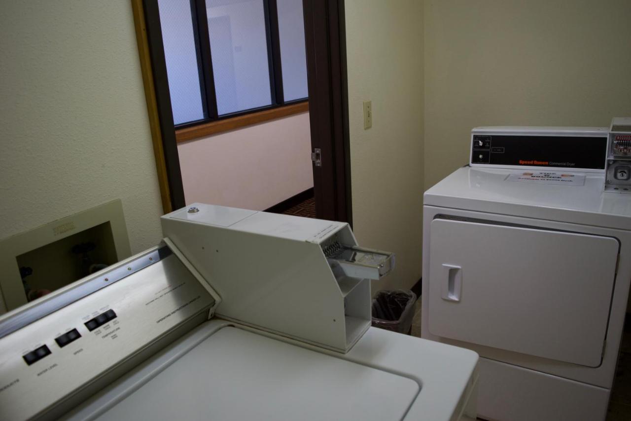 Amerivu Inn And Suites Shawano Wi Dış mekan fotoğraf