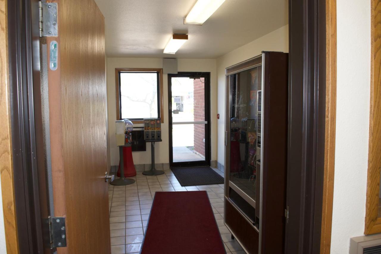 Amerivu Inn And Suites Shawano Wi Dış mekan fotoğraf