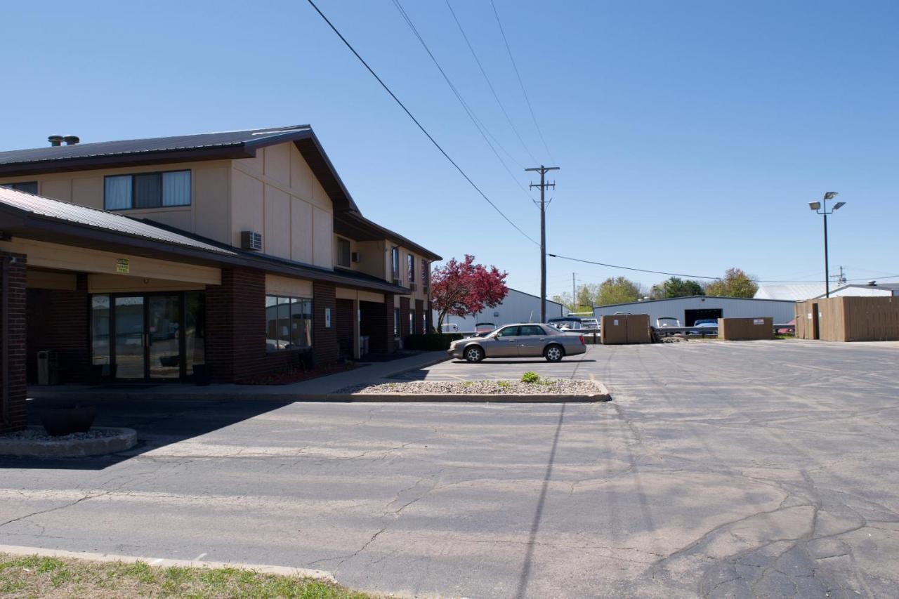 Amerivu Inn And Suites Shawano Wi Dış mekan fotoğraf