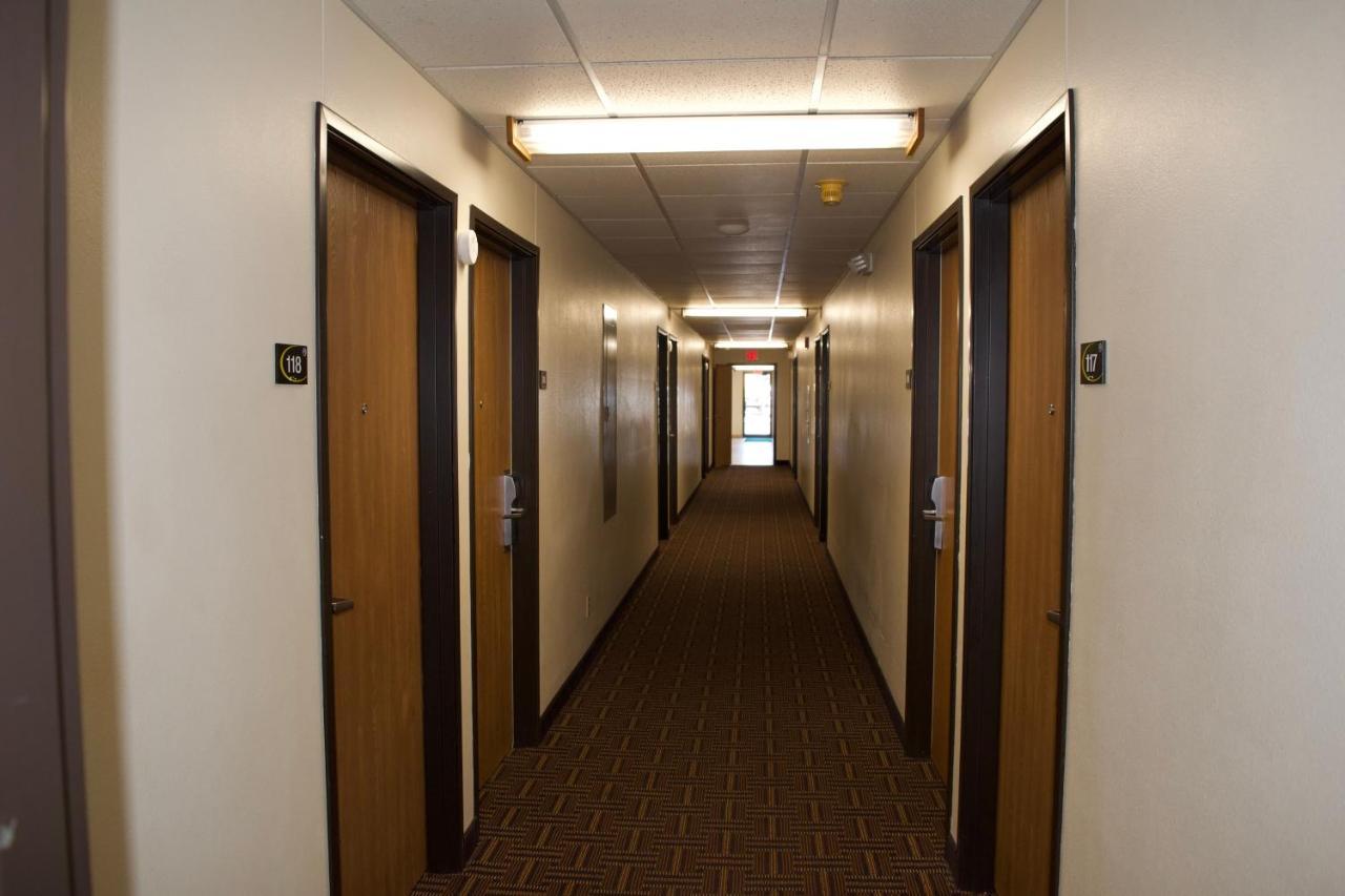 Amerivu Inn And Suites Shawano Wi Dış mekan fotoğraf