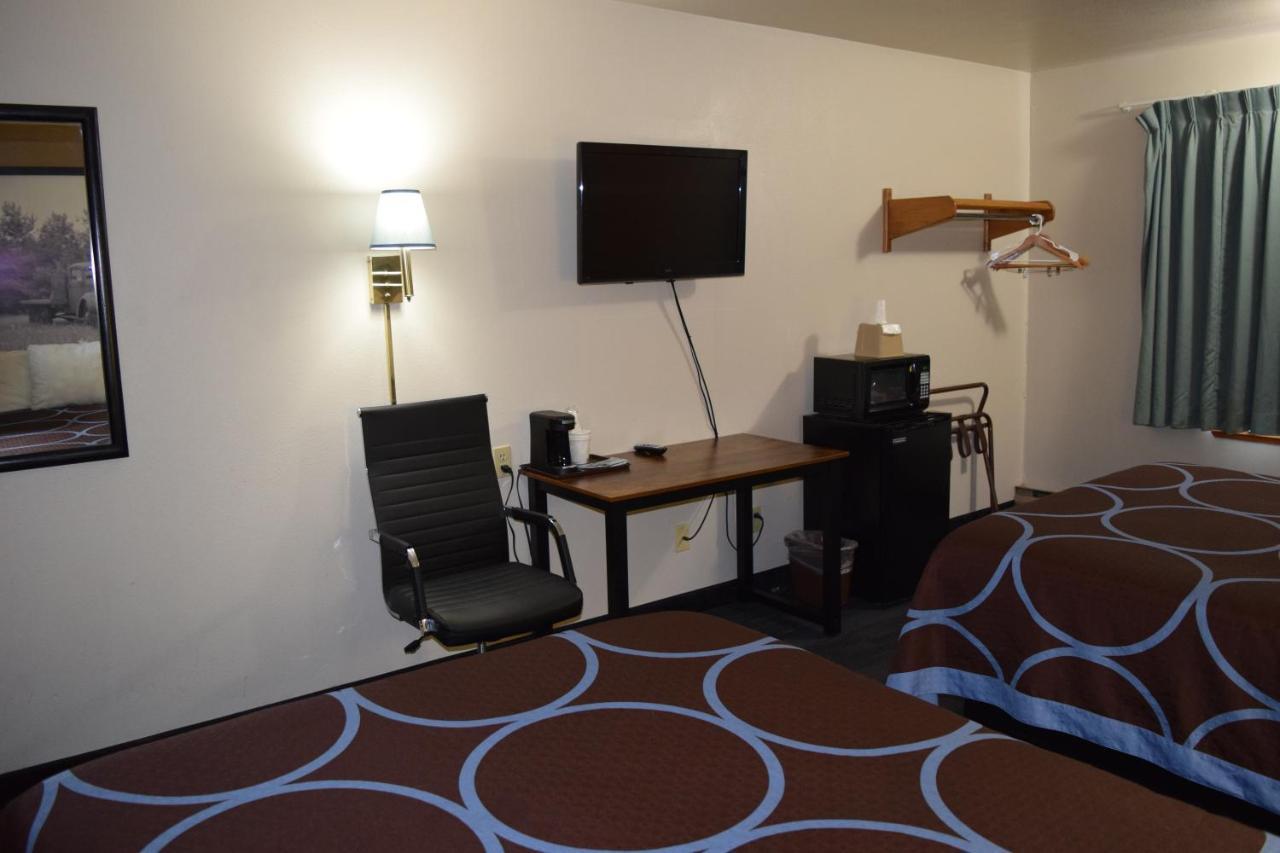 Amerivu Inn And Suites Shawano Wi Dış mekan fotoğraf