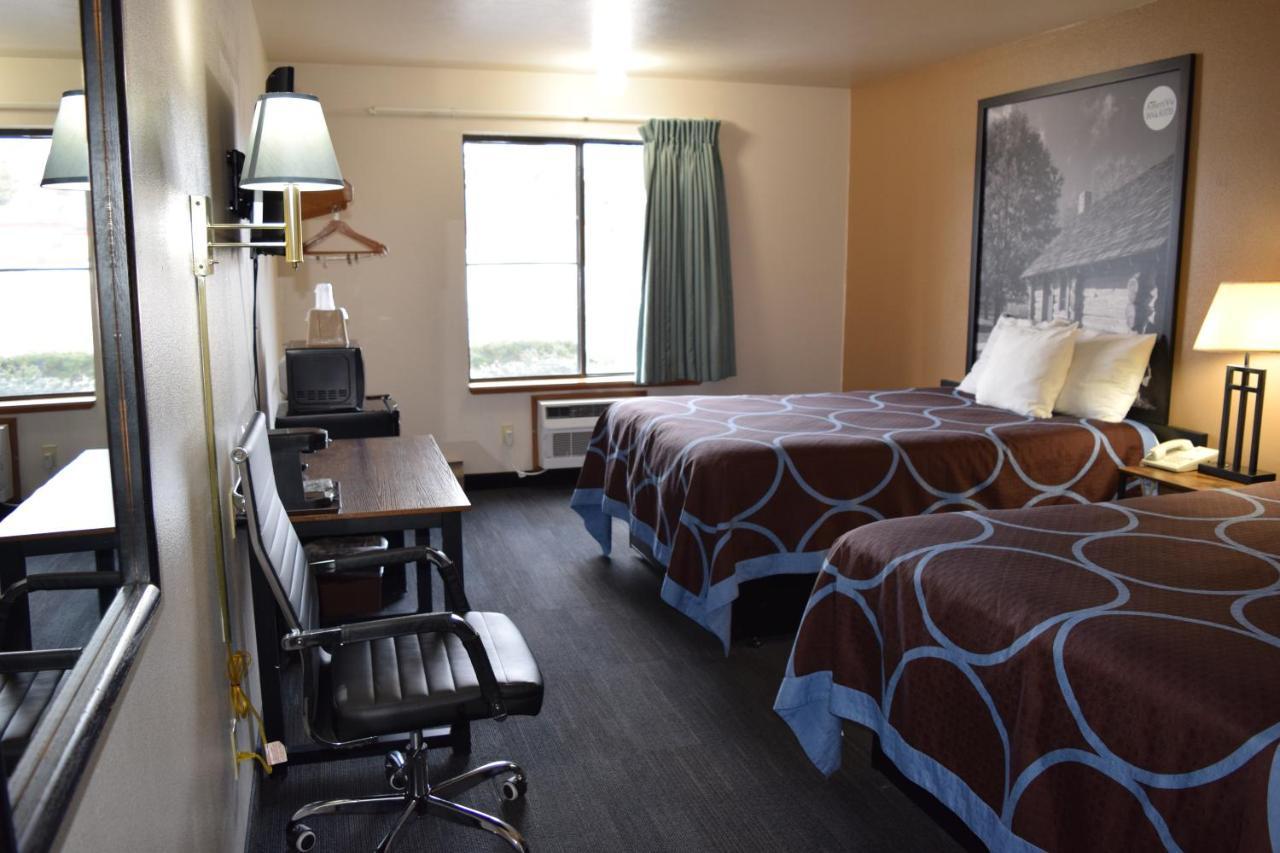 Amerivu Inn And Suites Shawano Wi Dış mekan fotoğraf