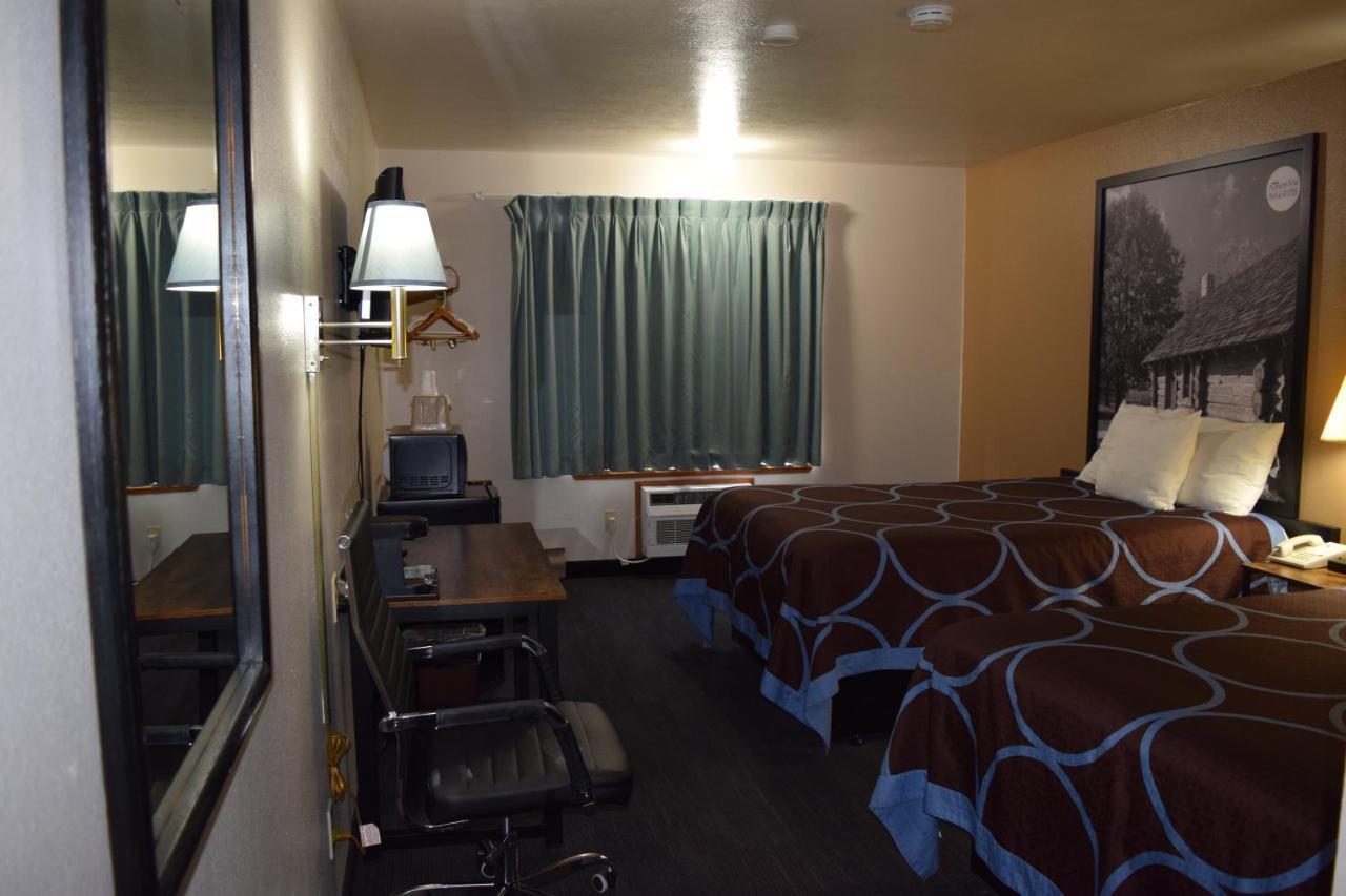 Amerivu Inn And Suites Shawano Wi Dış mekan fotoğraf