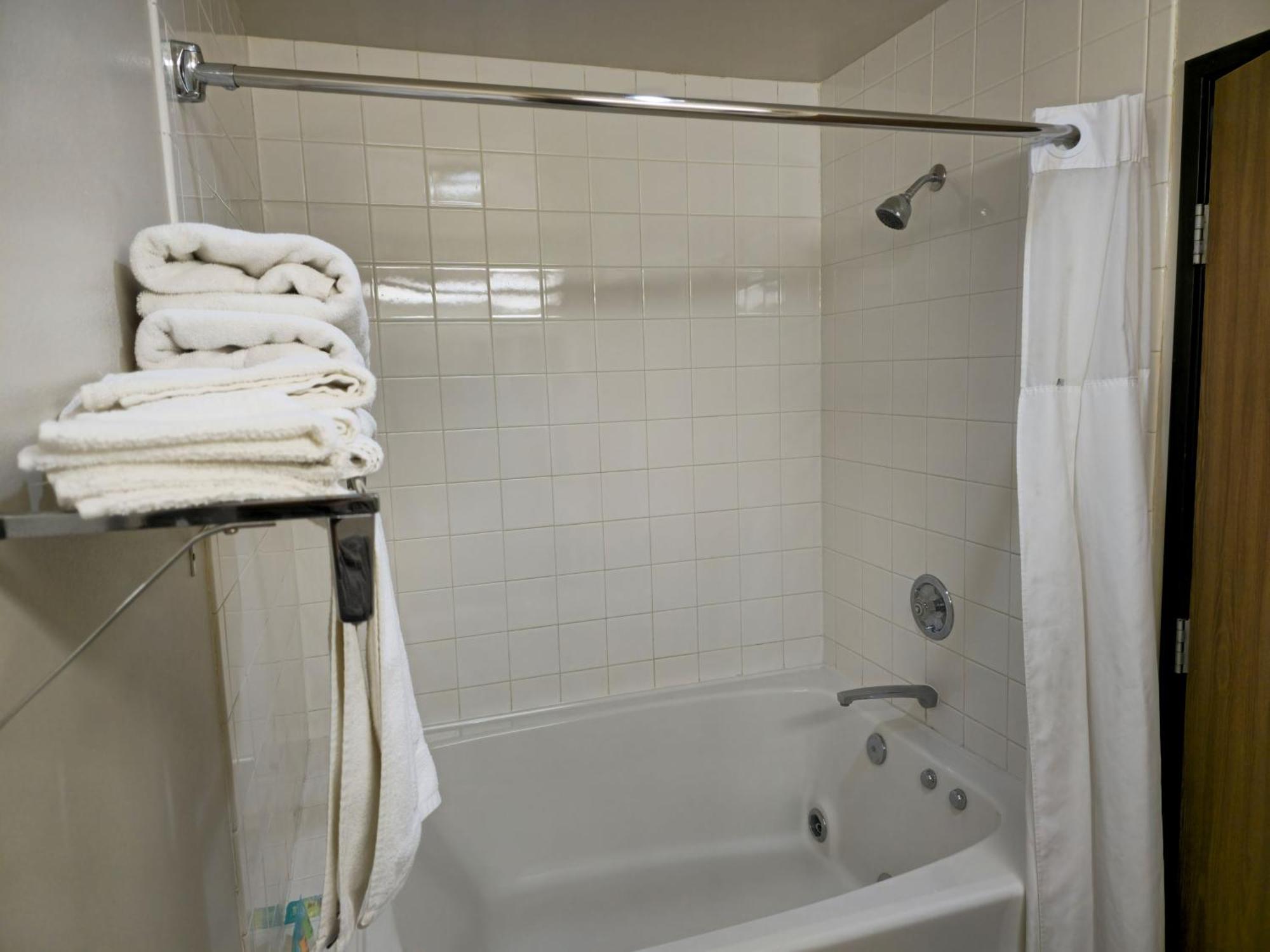 Amerivu Inn And Suites Shawano Wi Dış mekan fotoğraf